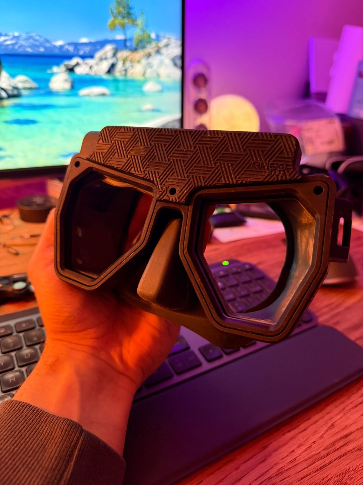 Rheo Dive mask frame front view — production-intent design with custom tempered glass lenses